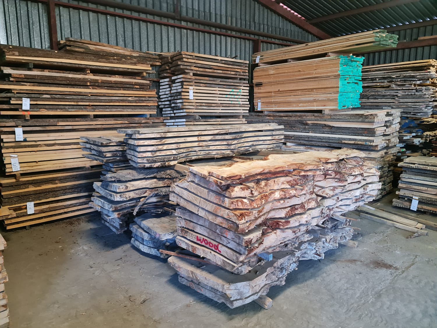 Prodejní sklad WOOD STORE - truhlářské a exotické řezivo