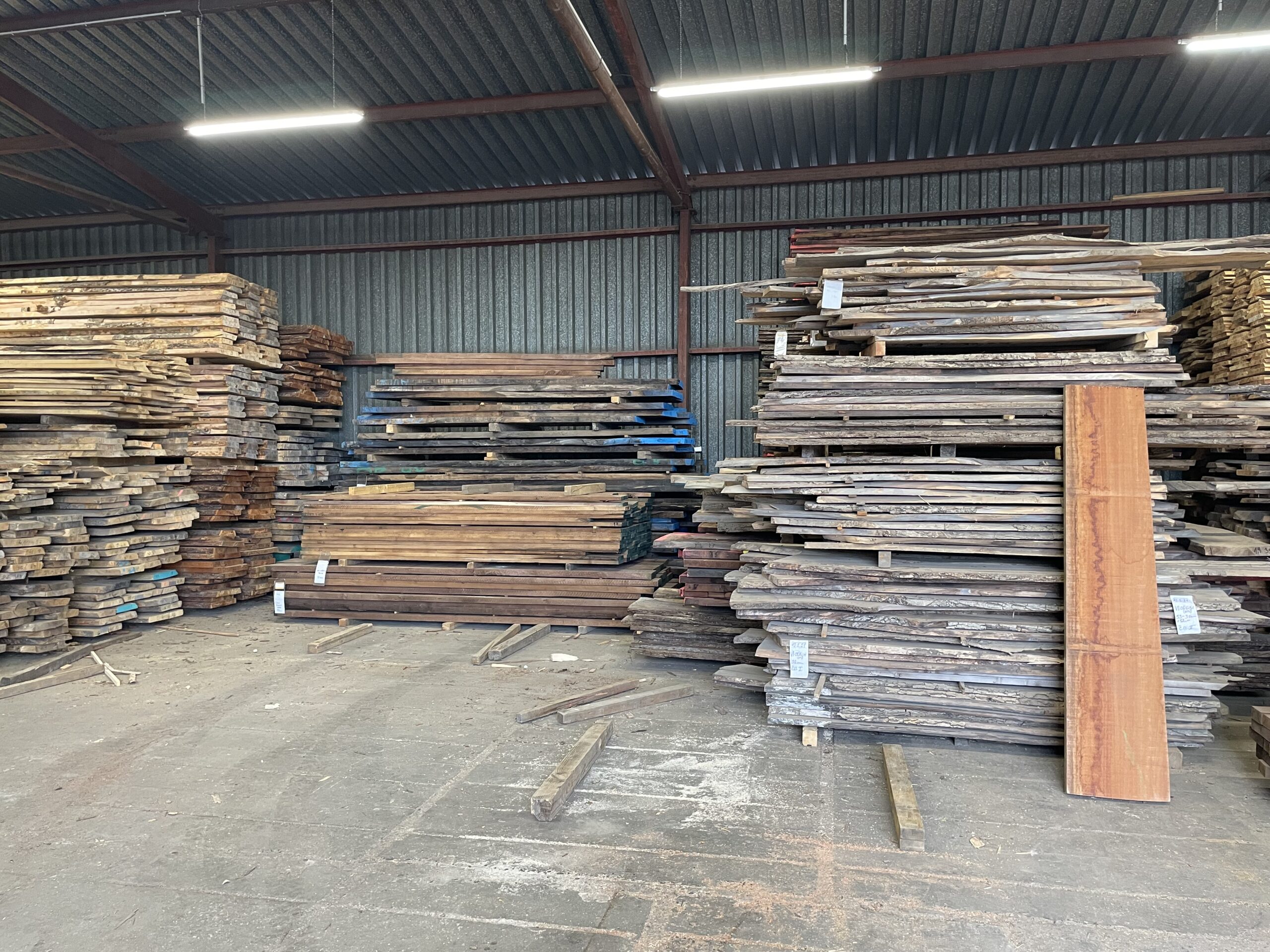 Prodejní sklad WOOD STORE - truhlářské a exotické řezivo