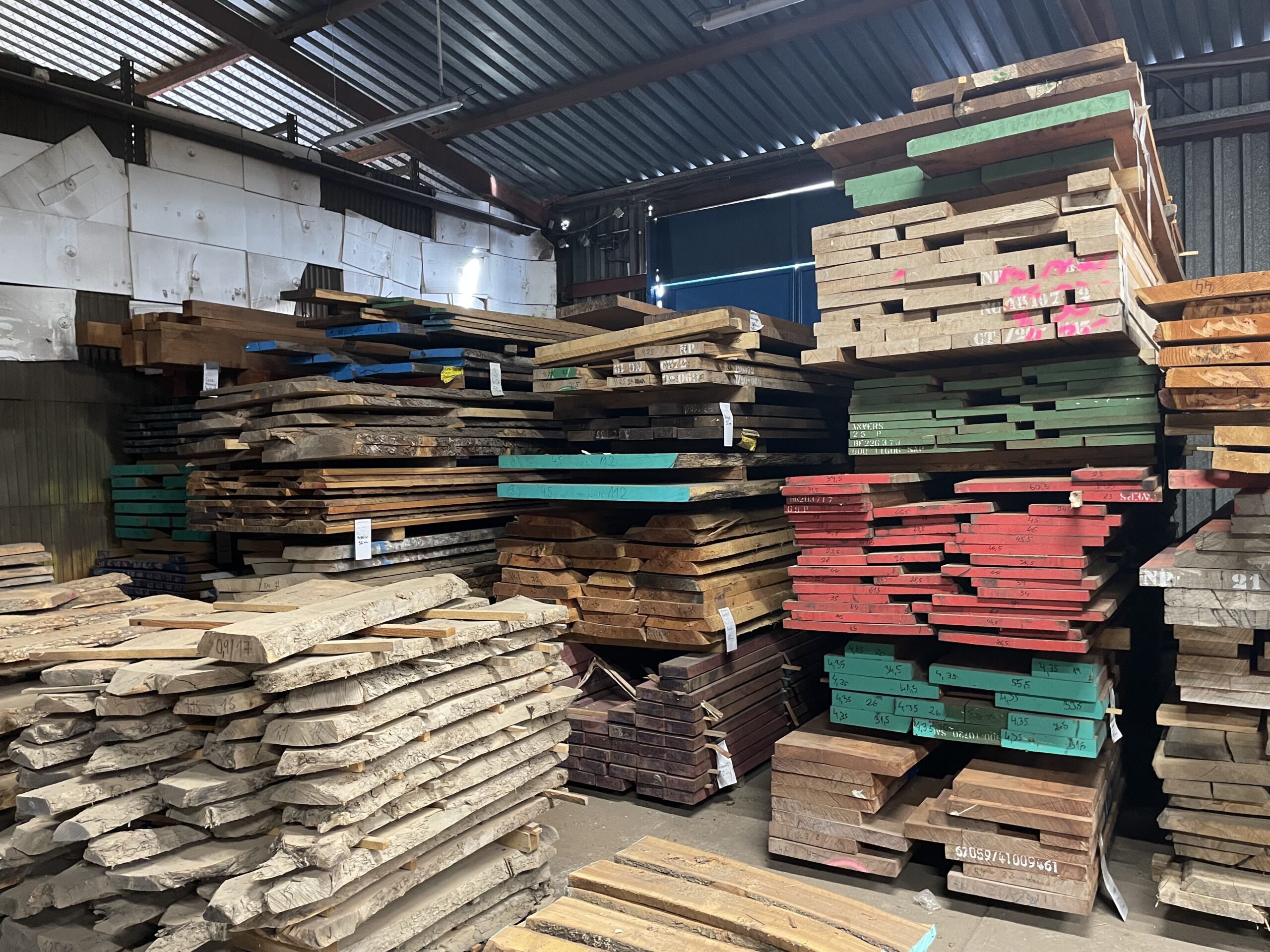 Prodejní sklad WOOD STORE - truhlářské a exotické řezivo